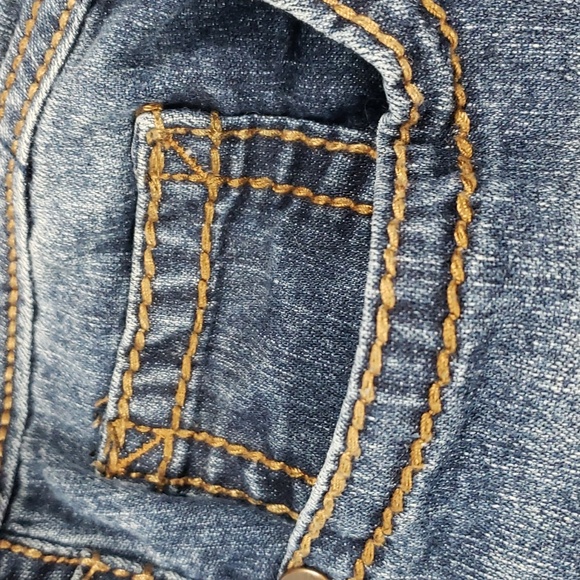 LEI -Ashley' low-rise Bootcut stretchy jeans - Picture 4 of 11